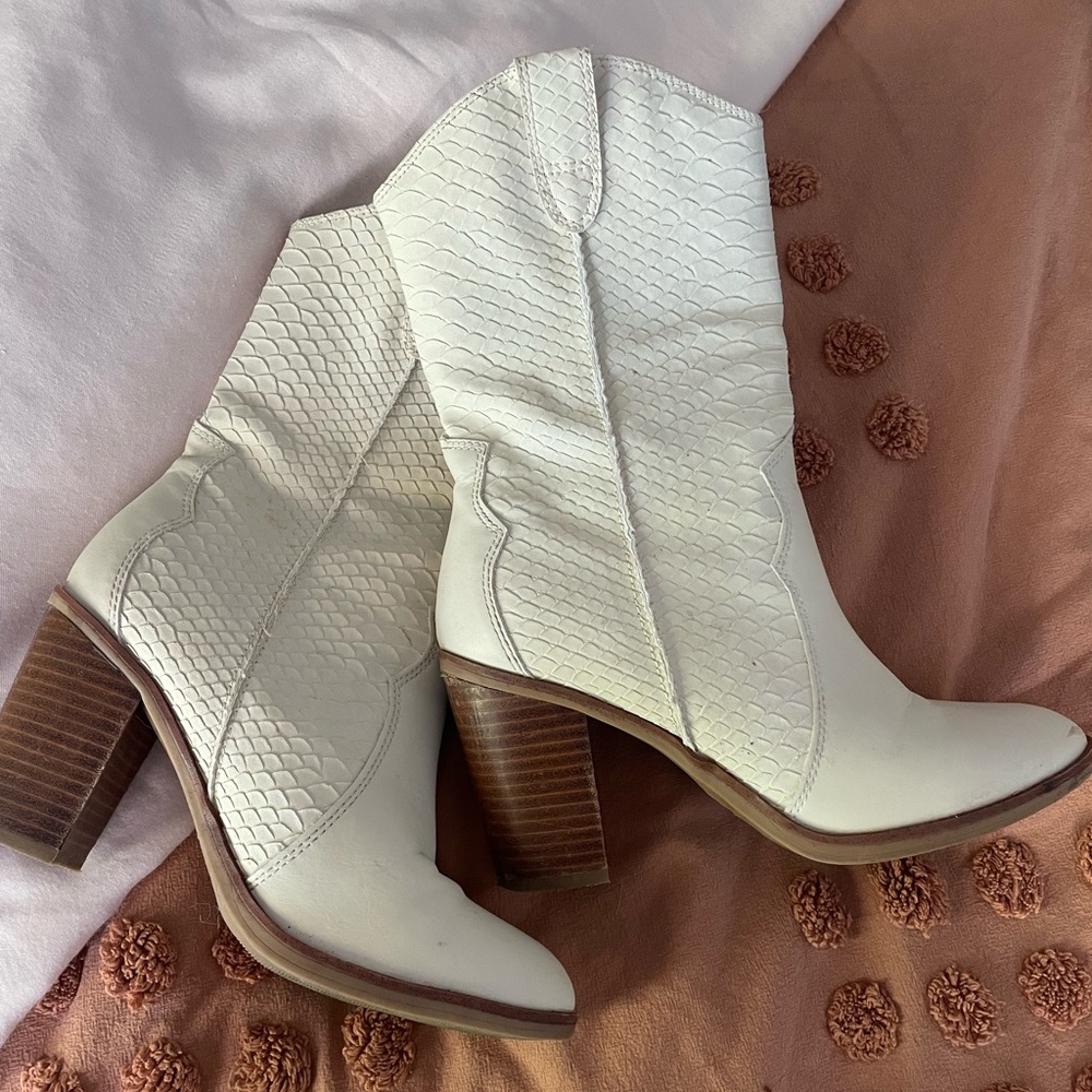 White cowgirl boots - 7